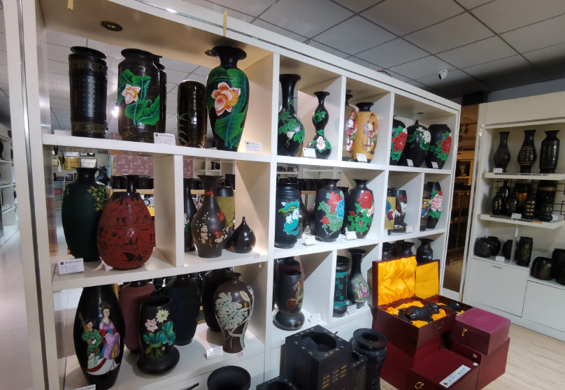 Longshan black pottery