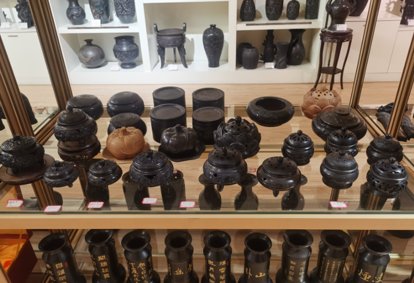 Republic of the CongoEggshell black pottery cup